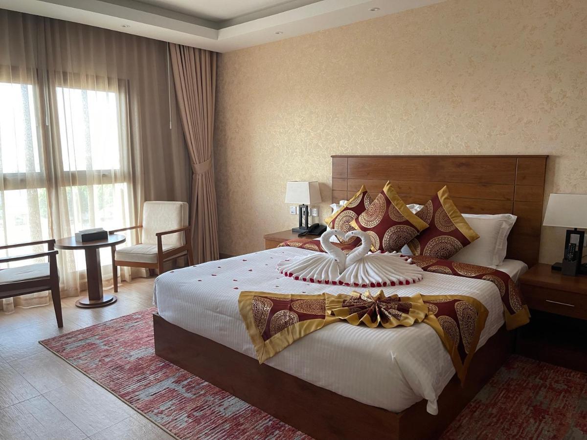 Alsahwa Hotel Seeb Exterior photo